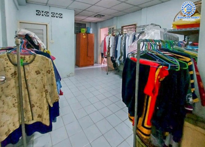 *****บ้านแฝดมือสอง นนทบุรี ม.เพชรลดา ท่าอิฐ พื้นที่กว้างกว่า 43 ตร.ว. เดินเข้า-ออกสะดวก มาพร้อมฟังก์ชัน 3 ห้องนอน 3 ห้องน้ำ 1 ที่จอดรถ เข้าออกได้หลากหลายเส้นทาง เพียง 500 เมตรถึงถนนราชพฤกษ์ ใกล้รถไฟฟ้าสายสีม่วง "สถานีบางรักน้อยท่าอิฐ" และจุดขึ้นทางด่วน "งามวงศ์วาน" จองเลย!